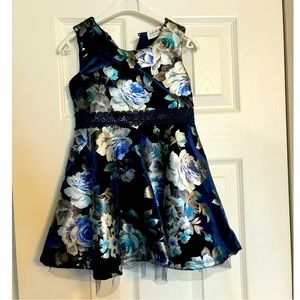Blue floral velvet dress 👗💙🩵